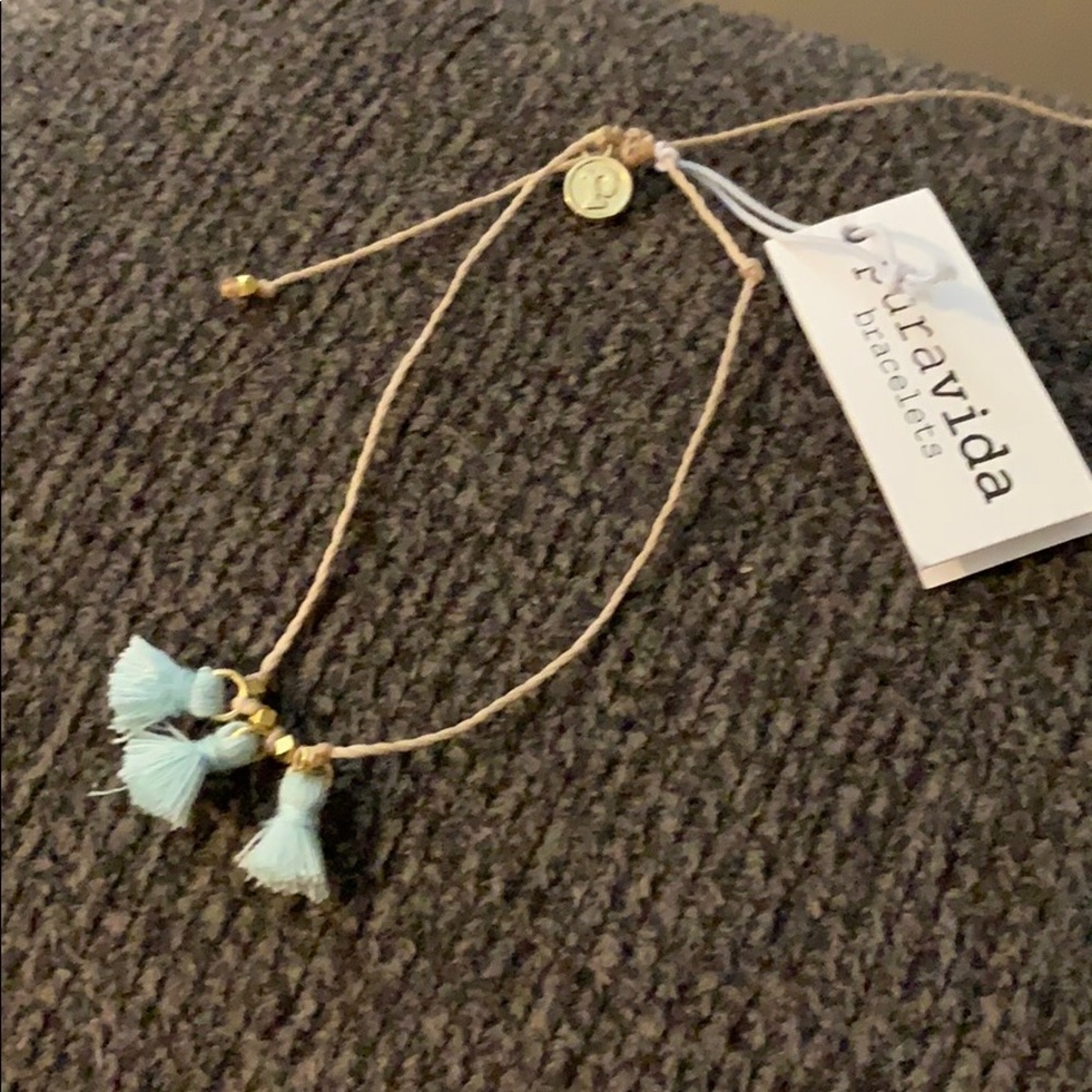 Adorable and simple Pura Vida anklet or bracelet